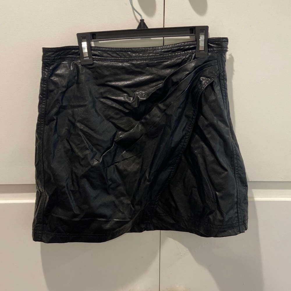 BRAND NEW WITH TAGS FREE PEOPLE BLACK LEATHER SKIRT